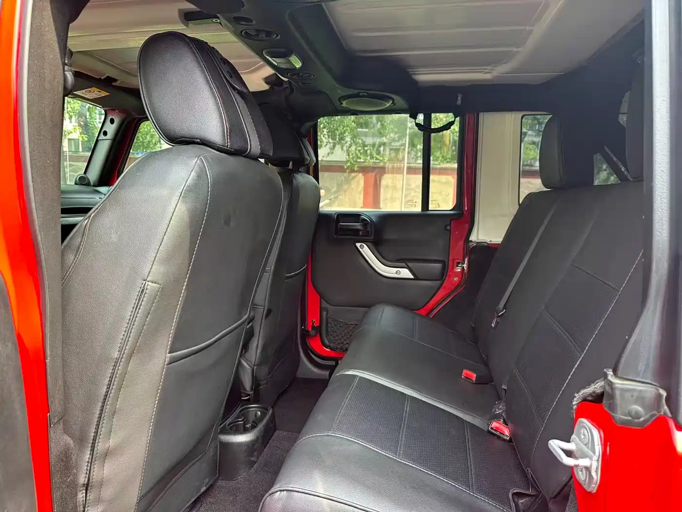 Photo 15 - Jeep Wrangler
