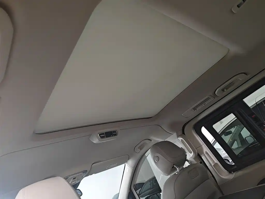 Mercedes-Benz V-Class 2017 Model V 260 L Premium Extended Edition фото 5