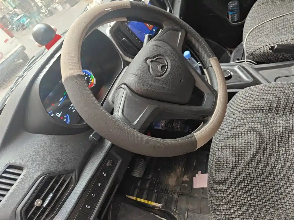 Changan Kaicheng Changan Ruixing EM60 2025 2025 Passenger Version Comfort 6-Seater 300km with Opposing Doors