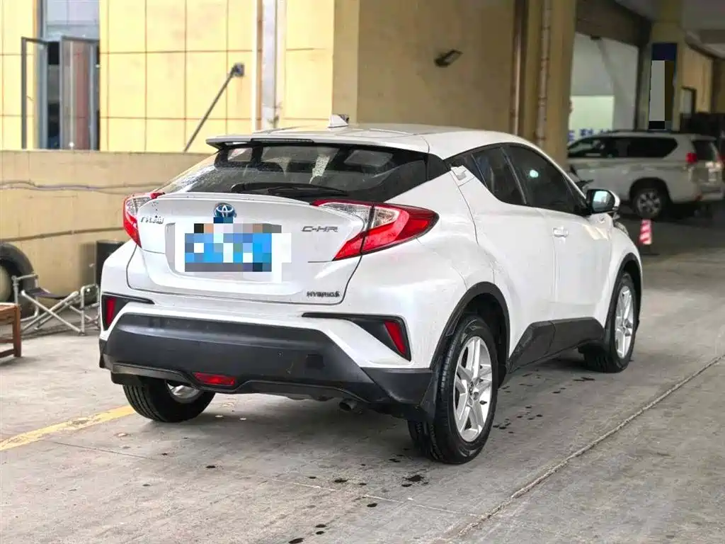 Toyota C-HR 2021 Dual Engine 2.0L E-CVT Comfort Edition фото 6
