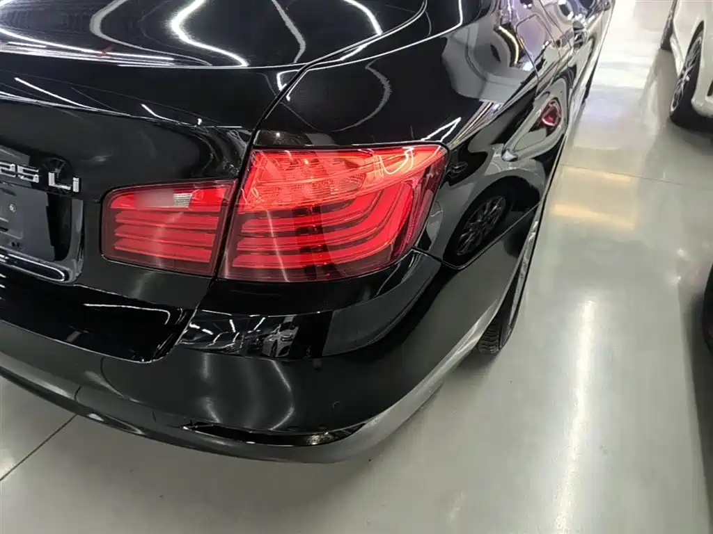 BMW 5 Series 2014 525Li Leading фото 8