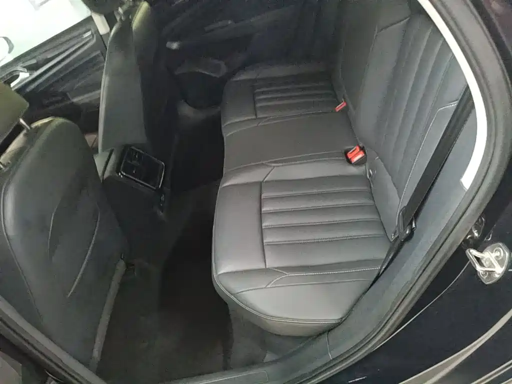 Volkswagen Passat 2023 Facelift 280TSI Business Edition фото 17