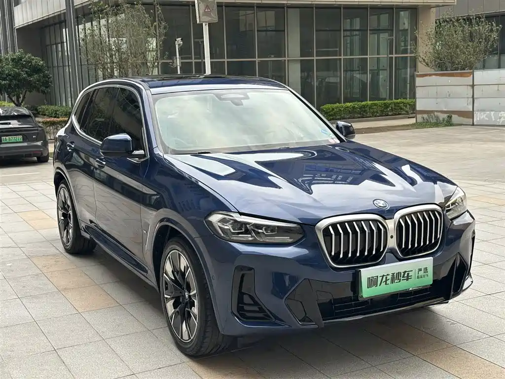 BMW IX3