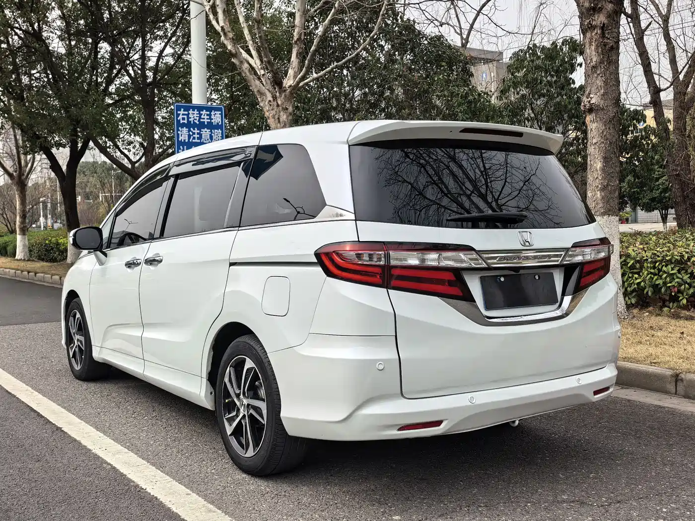 Honda Odyssey 2015 Facelift 2.4L Smart Enjoyment Edition фото 6