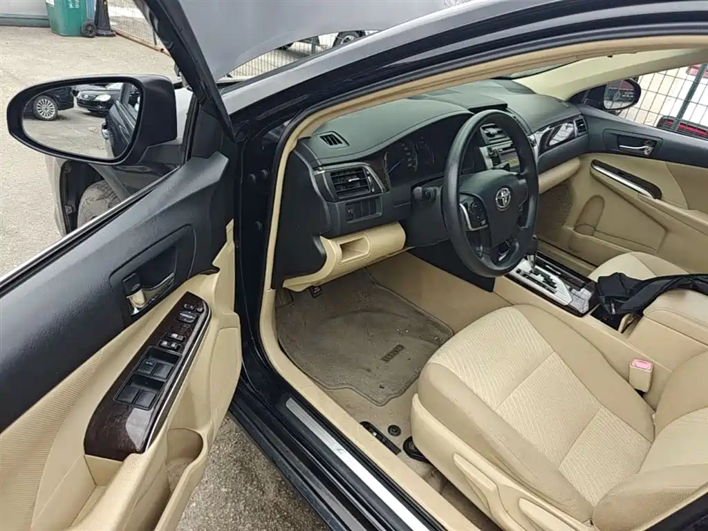 Toyota Camry 2015 2.0E Elite Edition фото 23