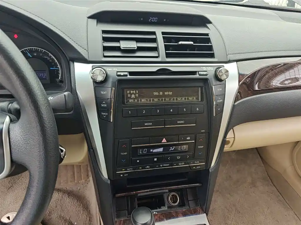 Toyota Camry 2015 2.0E Elite Edition фото 20