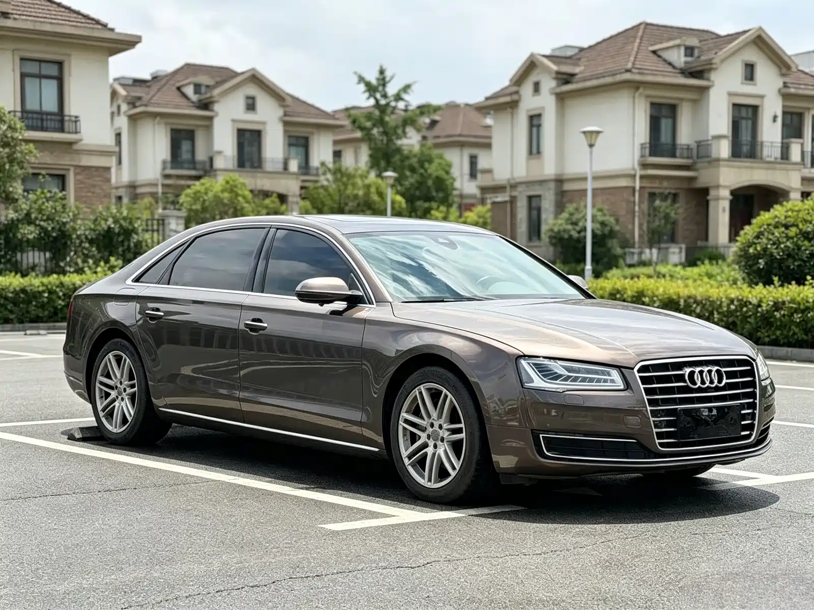 Фото 3 - Audi A8