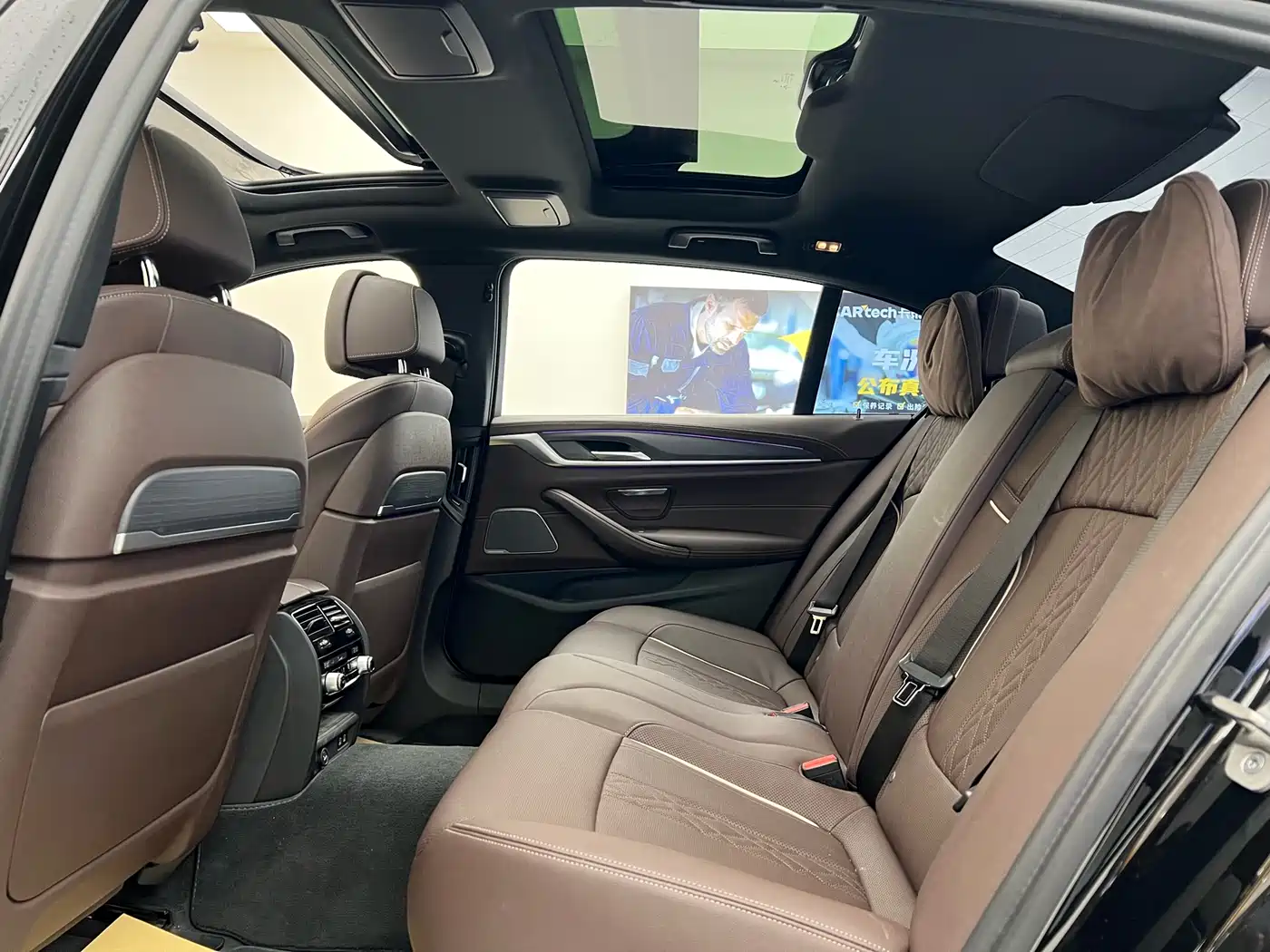 BMW 5 Series 2022 530Li Exclusive M Sport Package фото 30