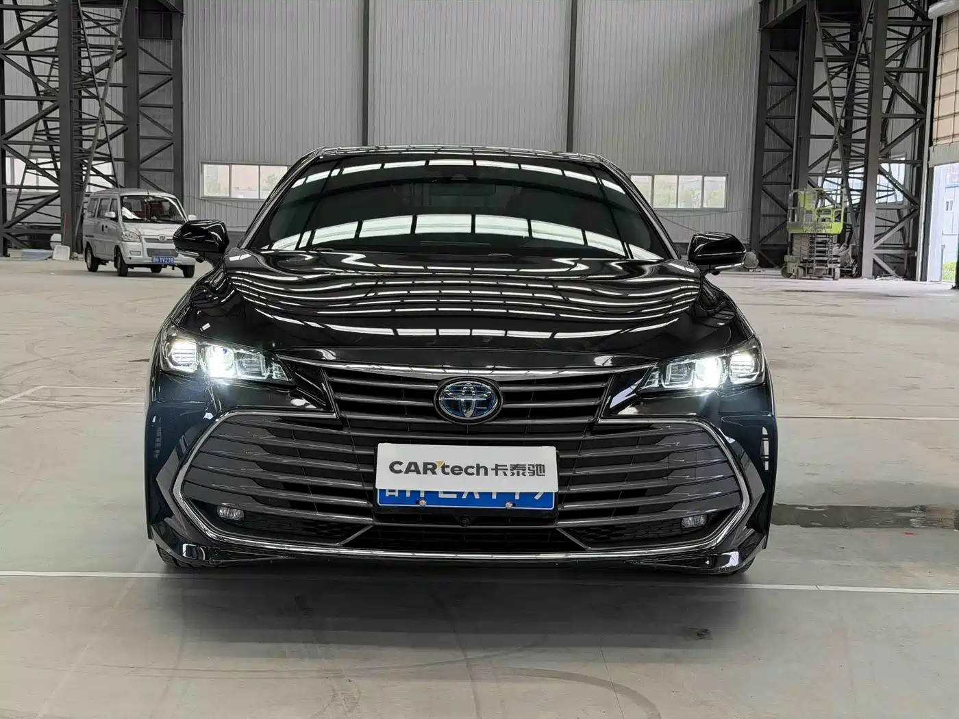 Toyota Avalon 2021 2.5L Luxury Edition фото 2