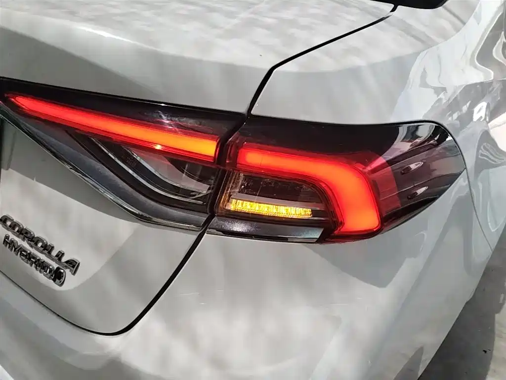 Toyota Corolla 2023 1.8L Smart Hybrid Dual Engine Elite Edition фото 8