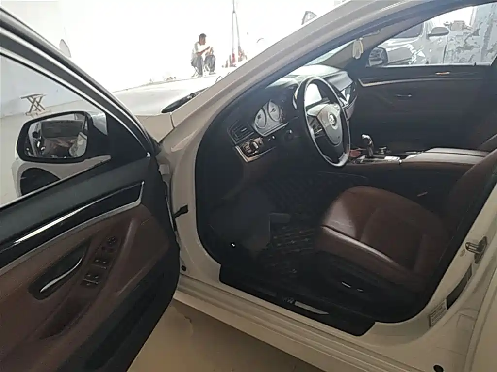 BMW 5 Series 2014 520Li Elegance фото 16