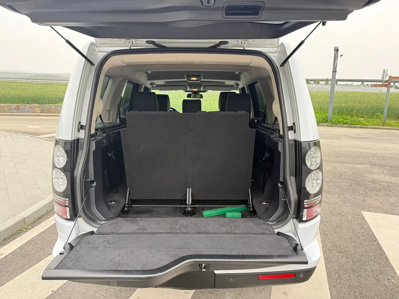 Land Rover Discovery 2016 3.0 SC V6 HSE фото 20