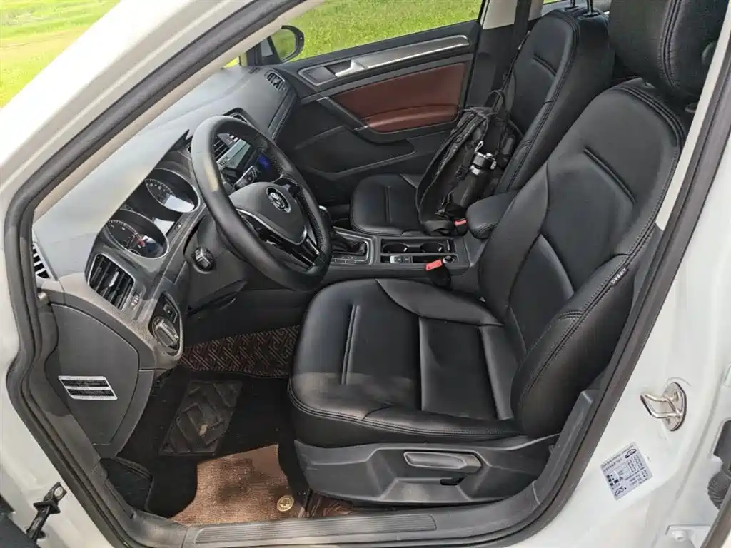 Volkswagen Golf 2015 1.6L Automatic Comfort фото 15