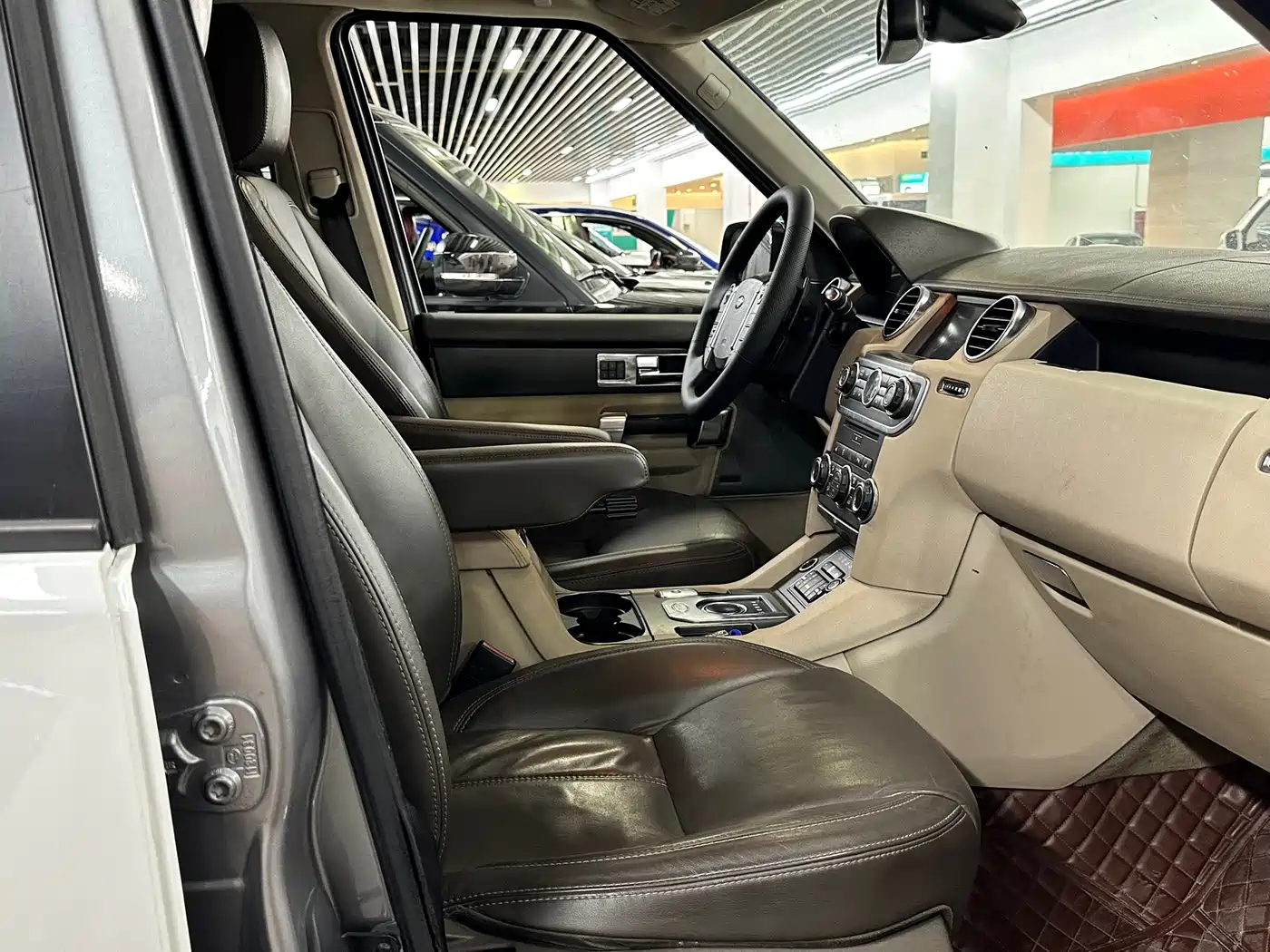 Фото 9 - Land Rover Discovery