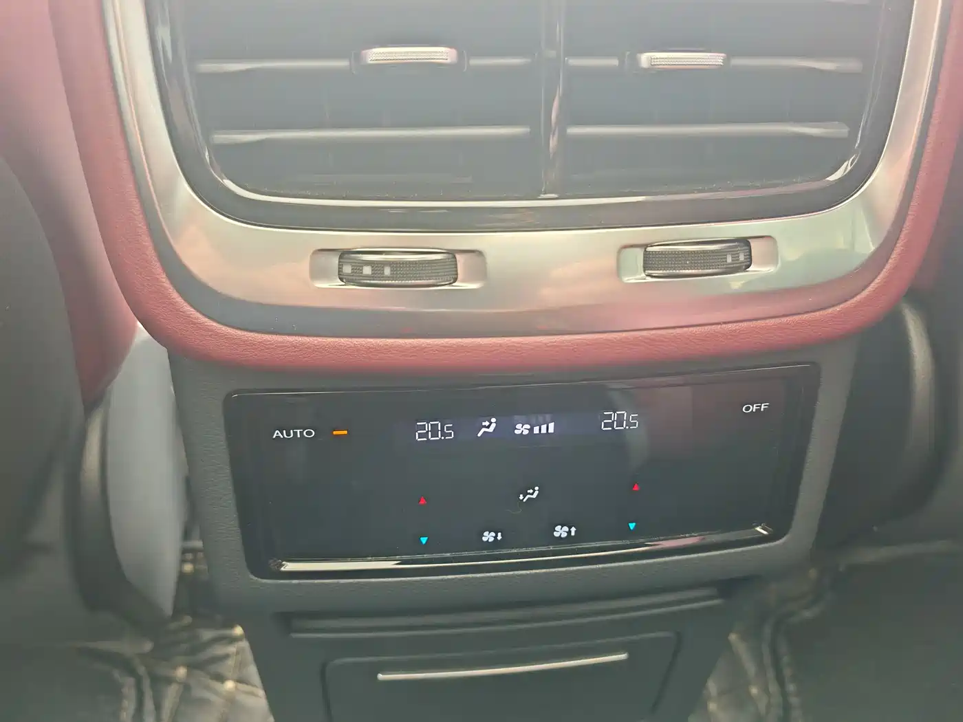 Hongqi E-HS9 2022 690km Qi Xiang Edition (6-seater) фото 8