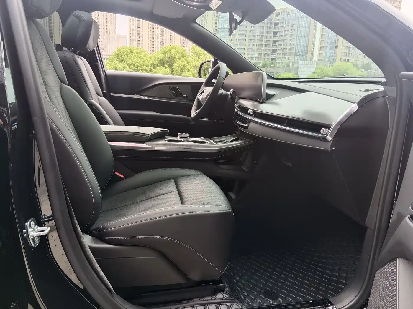 Cadillac XT5 2025 2.0T Luxury фото 13