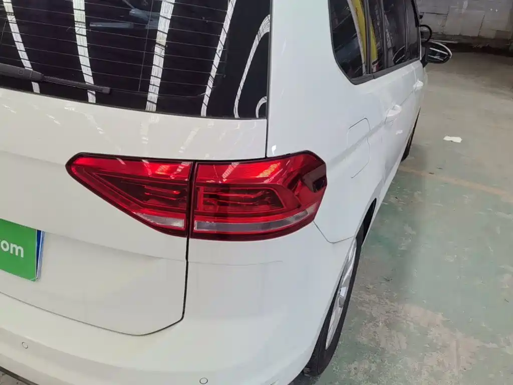 صورة 8 - Volkswagen Touran