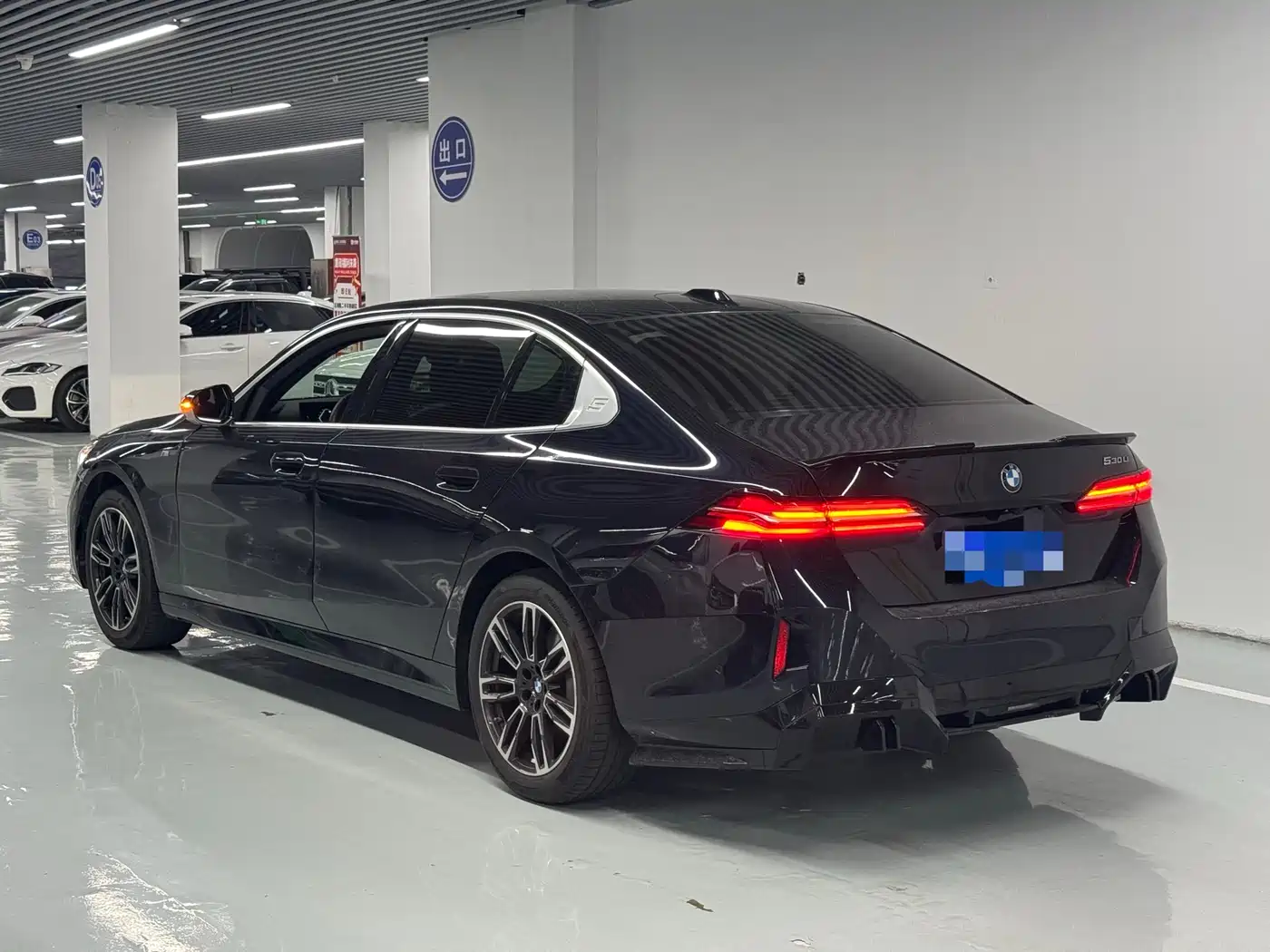 BMW 5 Series 2024 530Li Leading M Sport Package фото 16