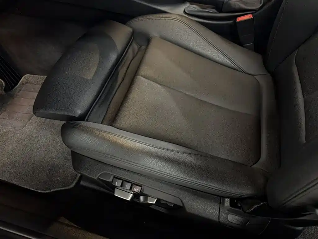 BMW 3 Series GT 2018 320i Fashion фото 20