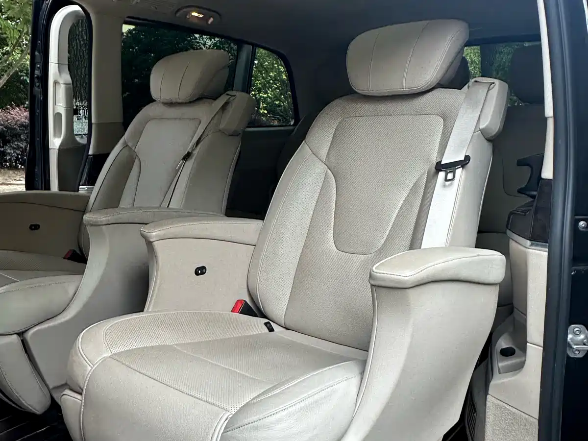 Mercedes-Benz V-Class 2018 V 260 L Premium Long Wheelbase Edition China VI фото 15