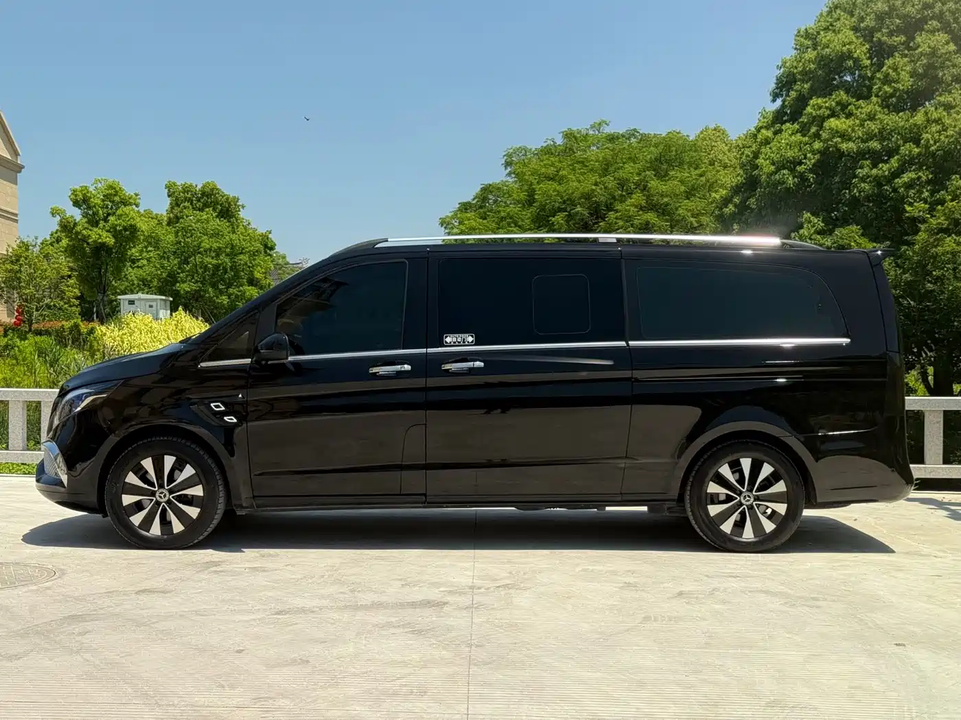 Mercedes-Benz Vito 2023 2.0T Business 7-Seater фото 3