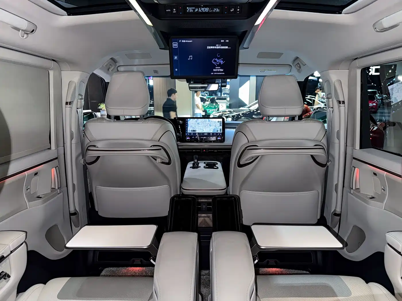 Lexus LM 2023 500h 6-Seater Prestige Edition фото 27