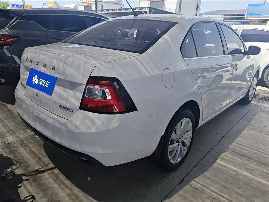Škoda Rapid 2019 1.5L Automatic Comfort China V фото 3