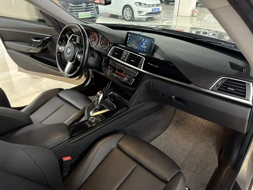 BMW 3 Series GT 2018 320i Fashion фото 6