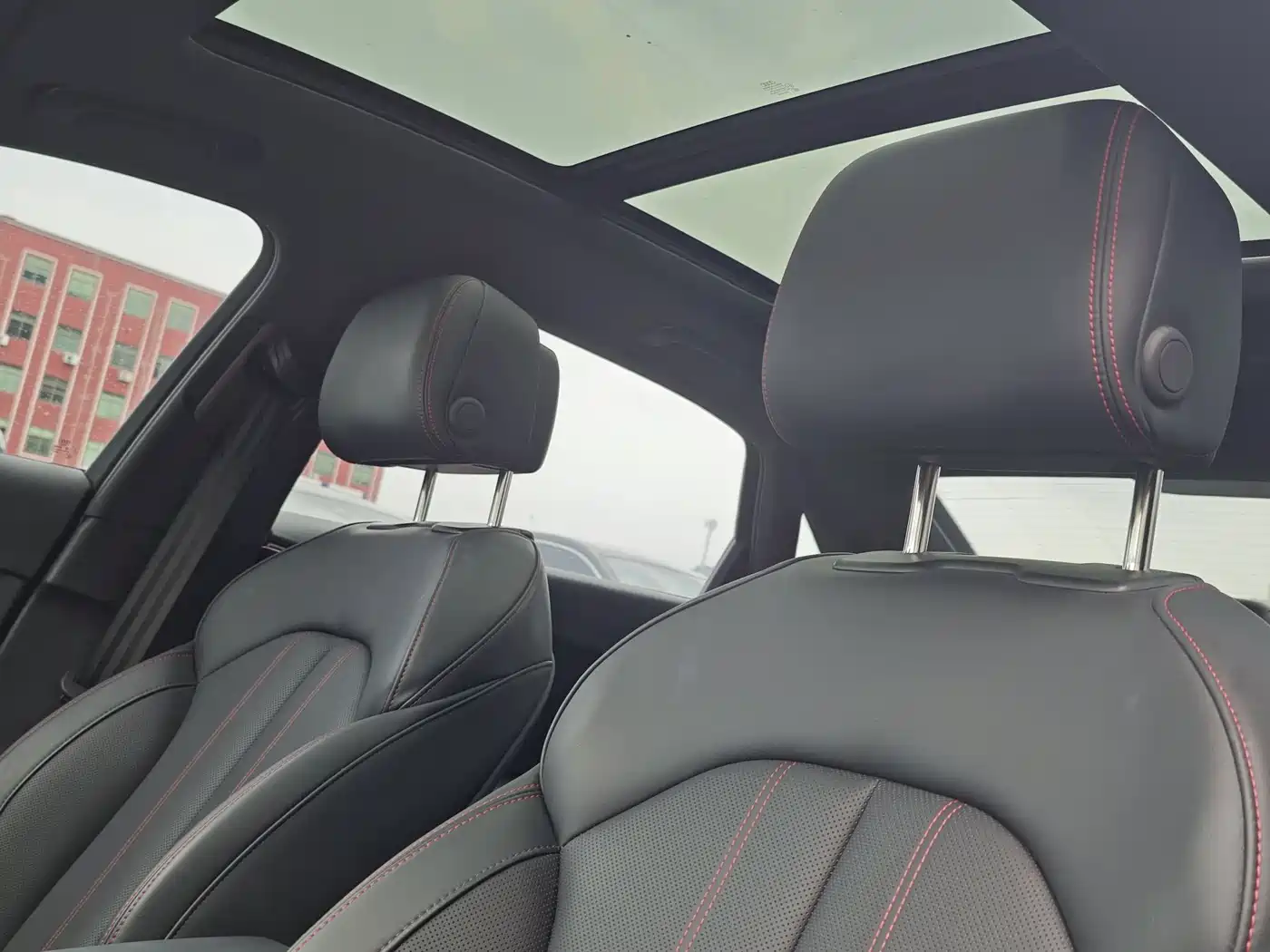 Audi A4L 2025 2 Million Celebration Edition 40 TFSI Luxury Dynamic фото 11