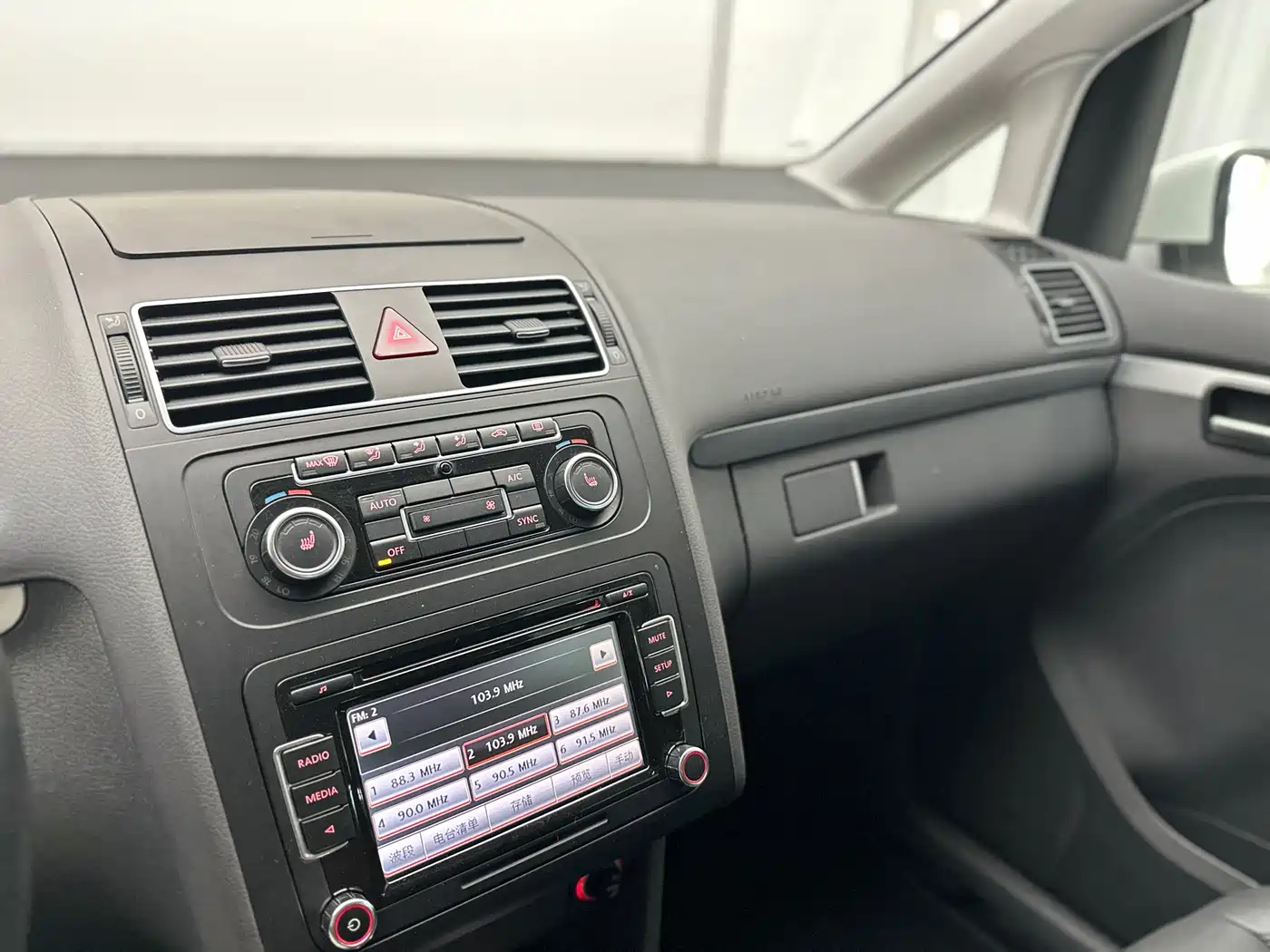 Volkswagen Touran 2015 1.4T DSG Flagship Edition 5-seater фото 24
