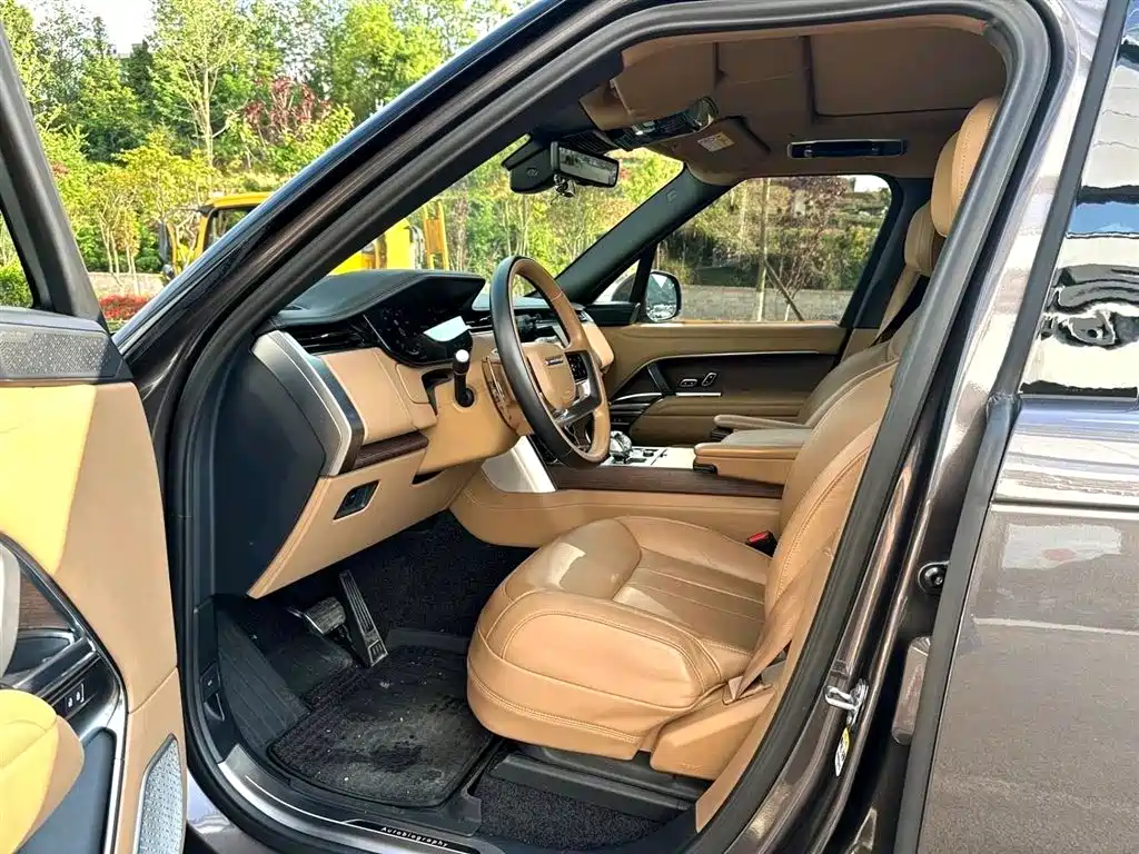Land Rover Range Rover 2022 3.0 L6 400PS Heritage Extended Classic Edition фото 3