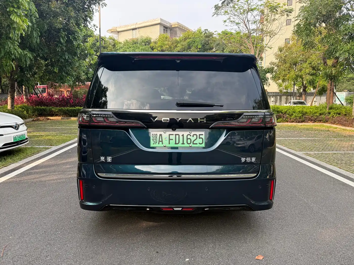 Voyah Auto Voyah Dreamer 2025 Model PHEV 4WD Premium QianKun Edition фото 4