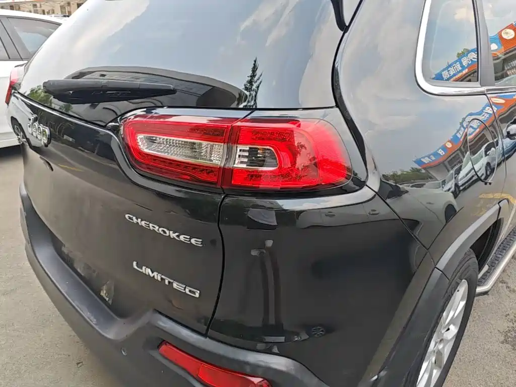 Jeep Cherokee 2018 2017 2.4L Leading Smart Edition