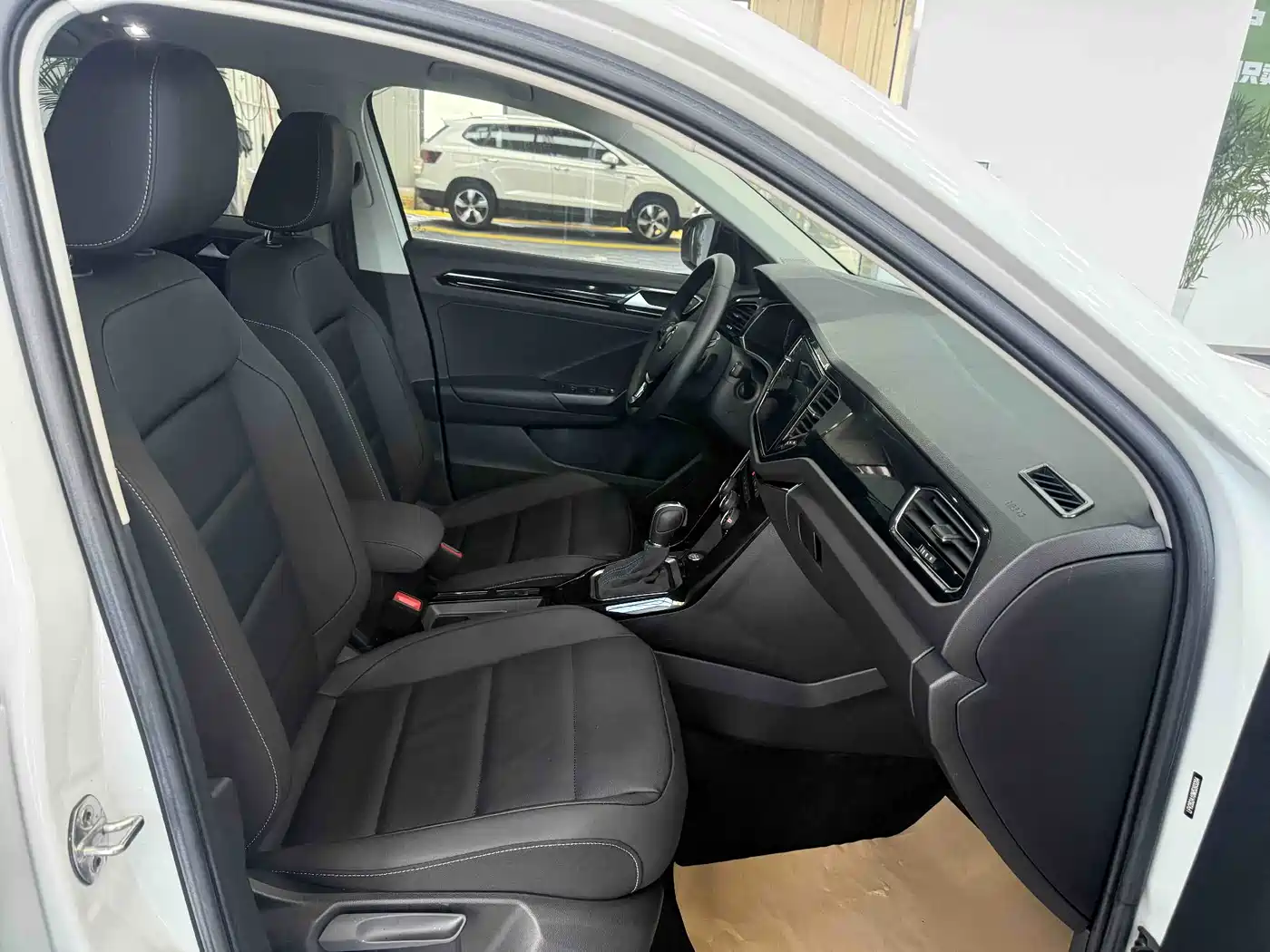 Volkswagen T-ROC 2021 Facelift 280TSI DSG 2WD Comfort Smart Connect Edition фото 23