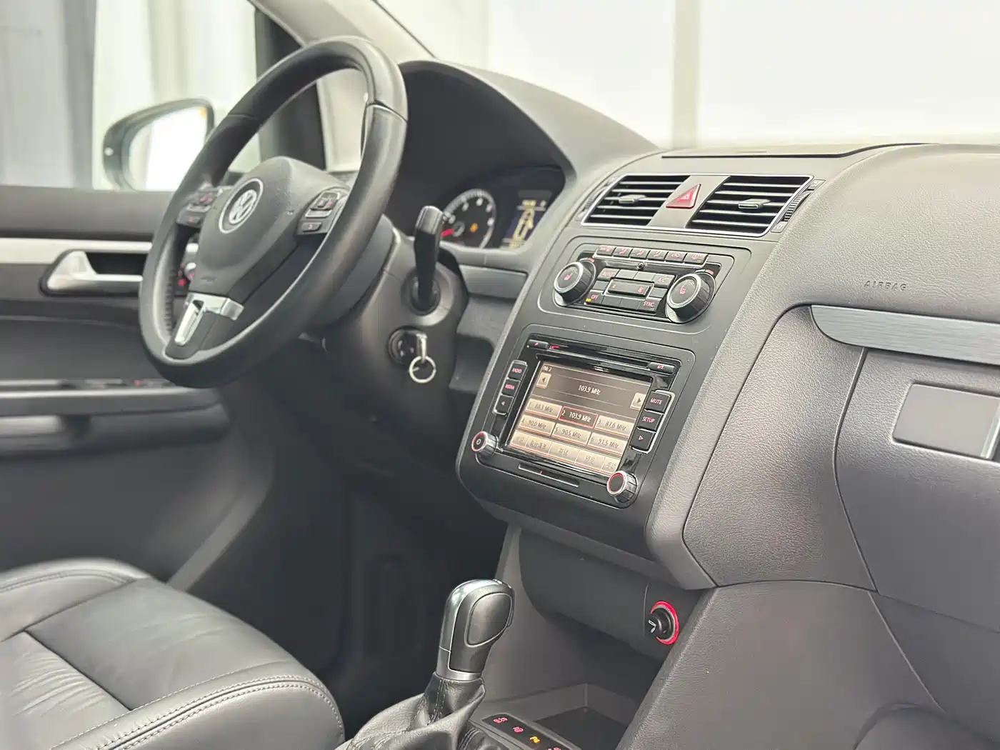 Volkswagen Touran 2015 1.4T DSG Flagship Edition 5-seater фото 35
