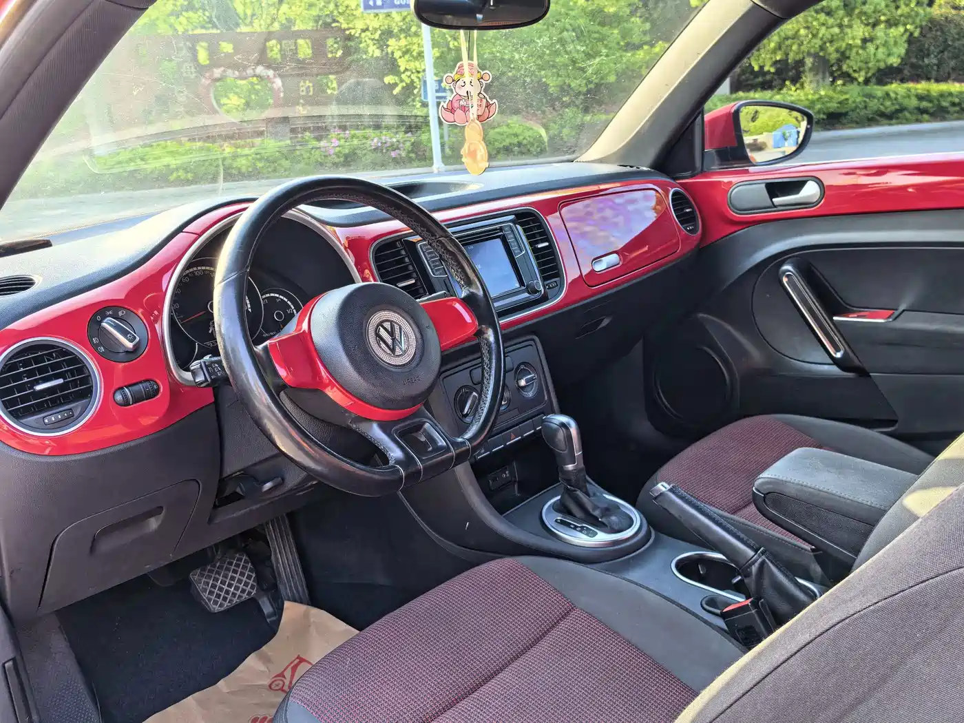 Volkswagen Beetle 2016 Model 180TSI Club Edition фото 8