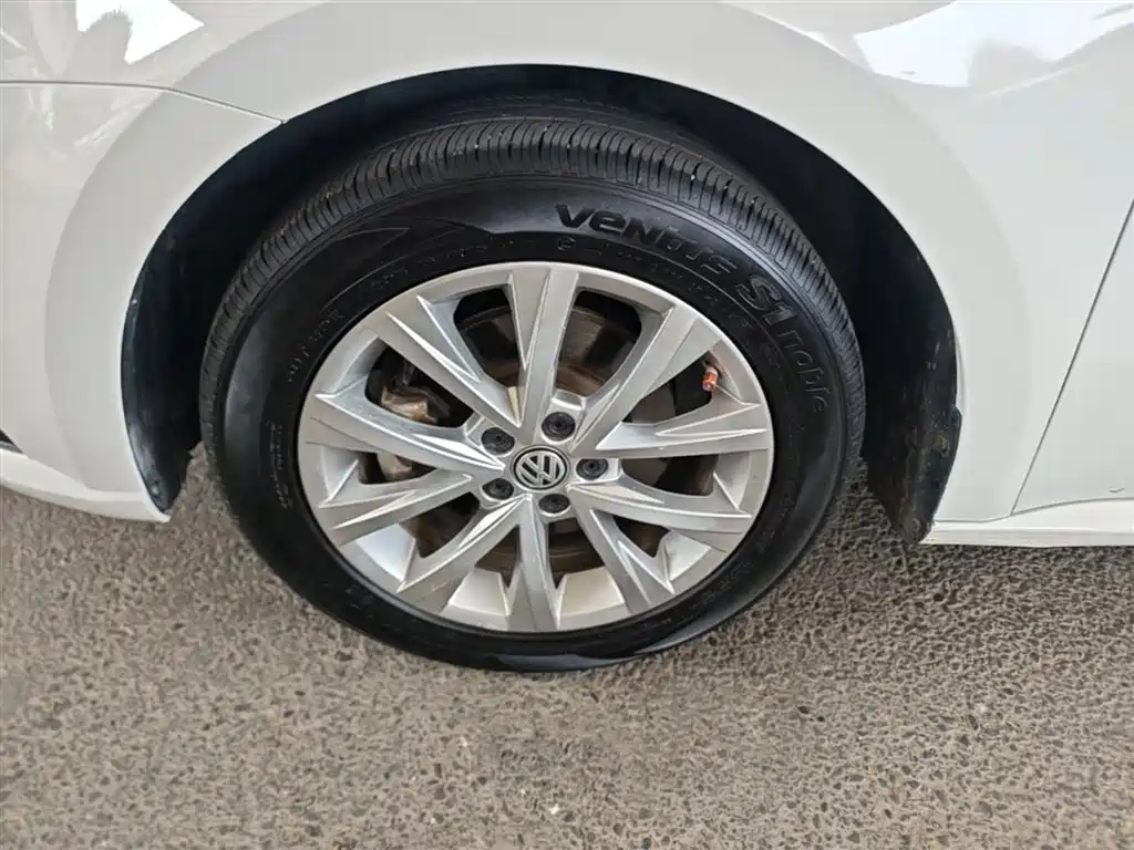 Volkswagen Lavida 2017 1.6L Automatic Comfort Edition фото 23