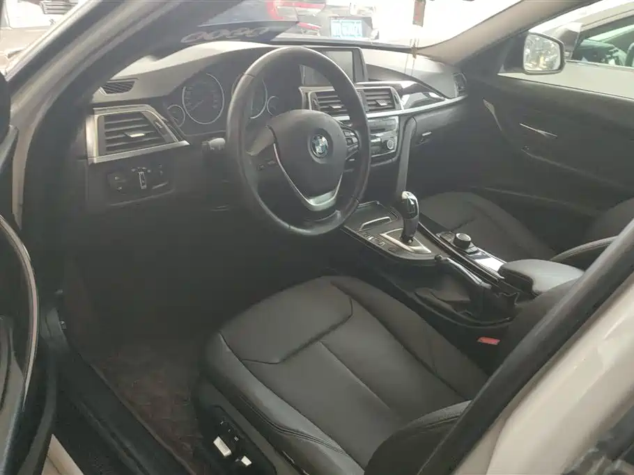 BMW 3 Series 2016 316i Fashion фото 9