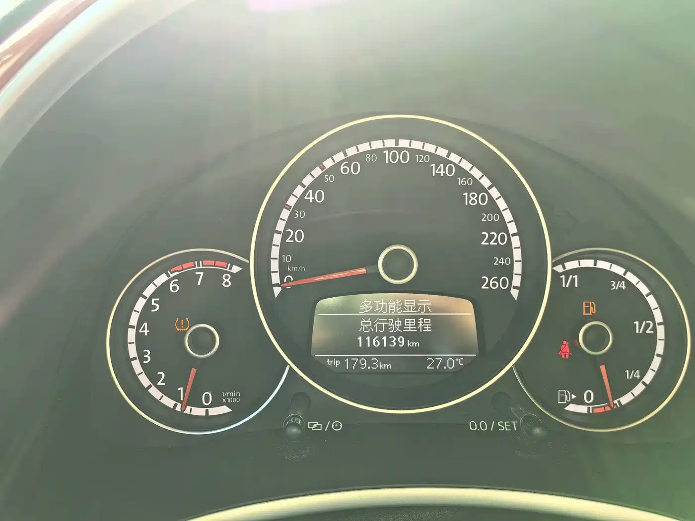 Volkswagen Beetle 2016 Model 180TSI Club Edition фото 12