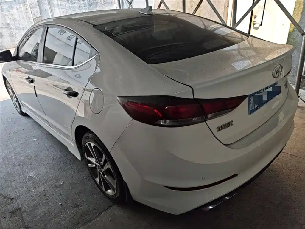Hyundai Elantra 2016 Model 1.6L Automatic Smart Elite фото 9