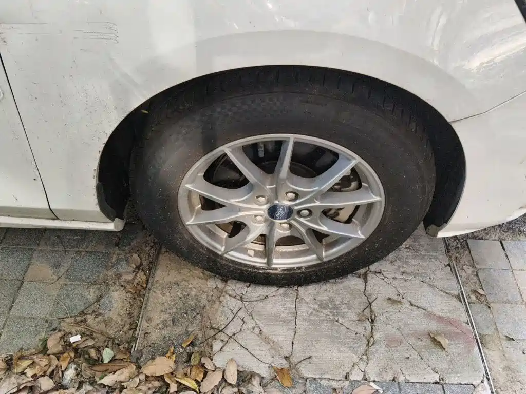 Фото 25 - Ford Focus