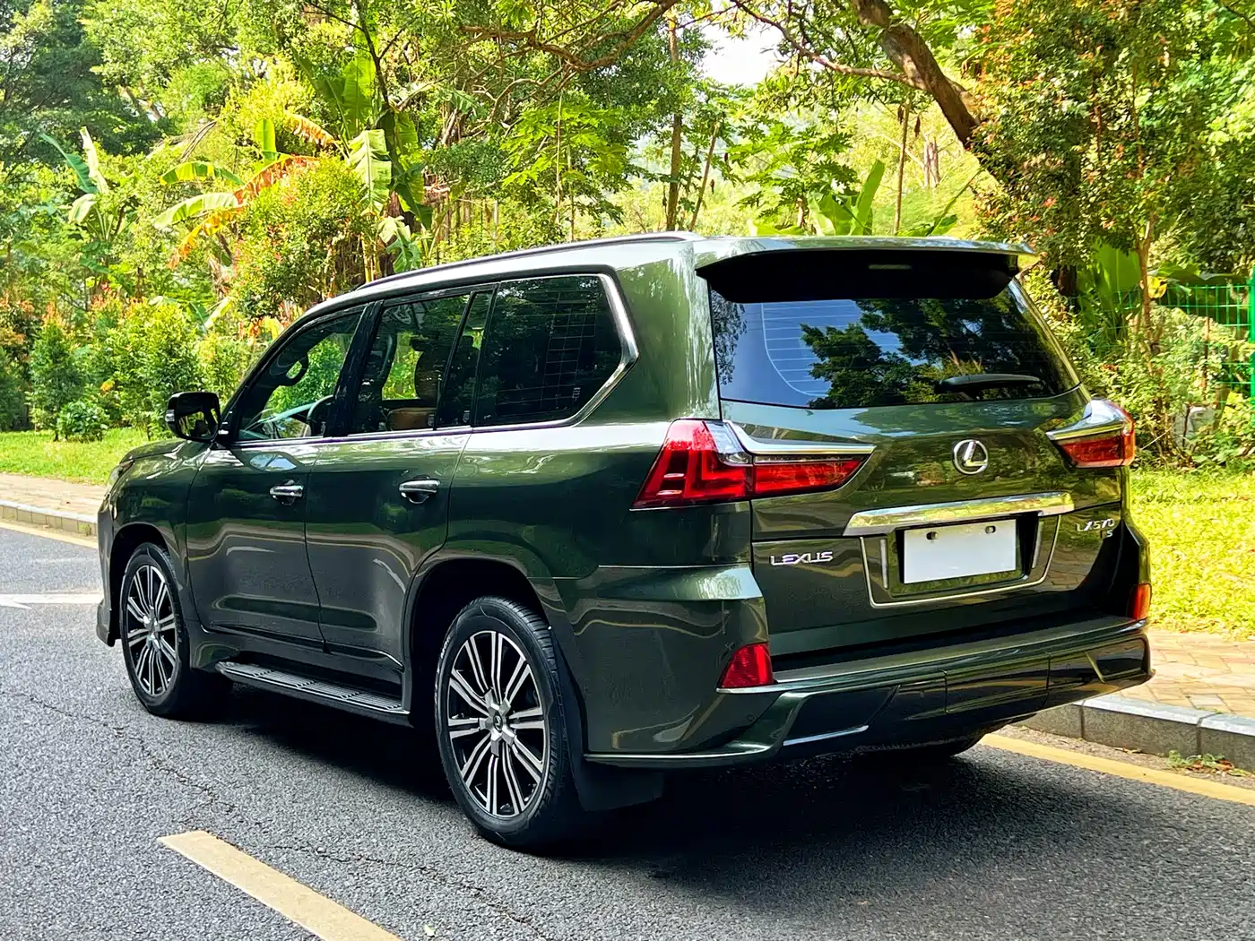 Lexus LX фото 18