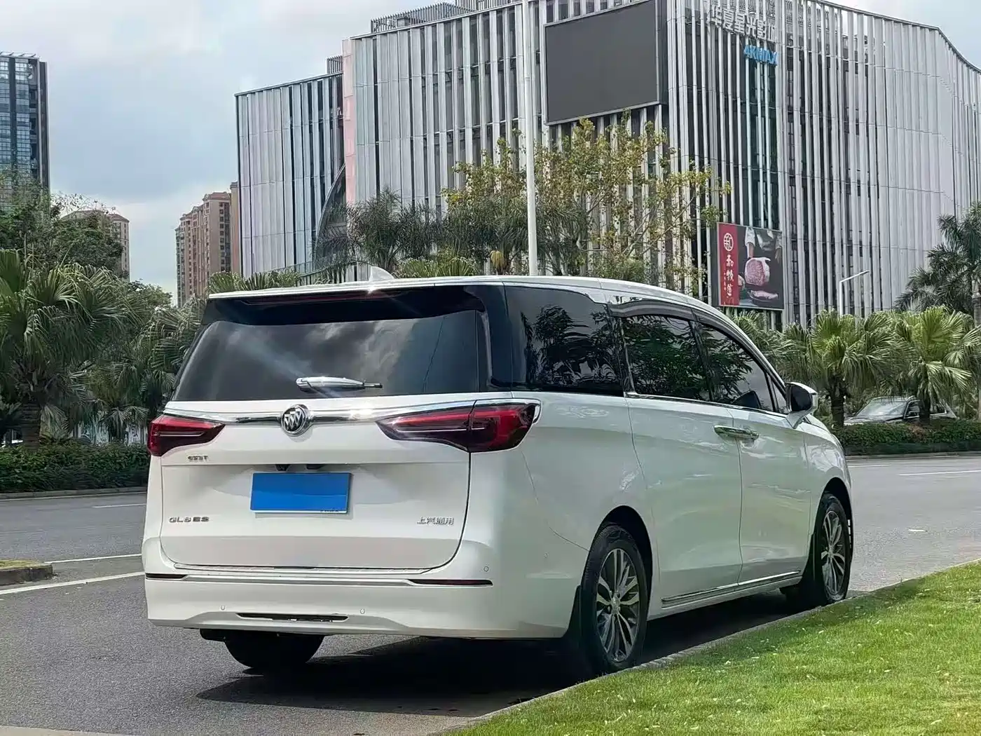 Buick GL8 2023 ES Landmaster Exclusive фото 5