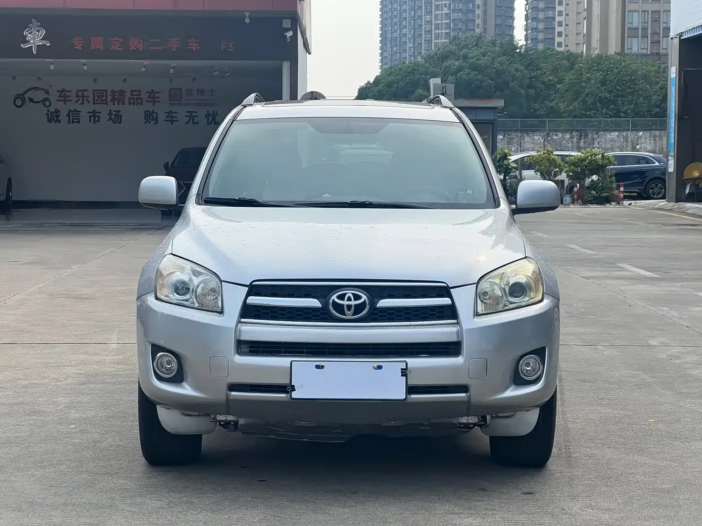 Photo 2 - Toyota RAV4