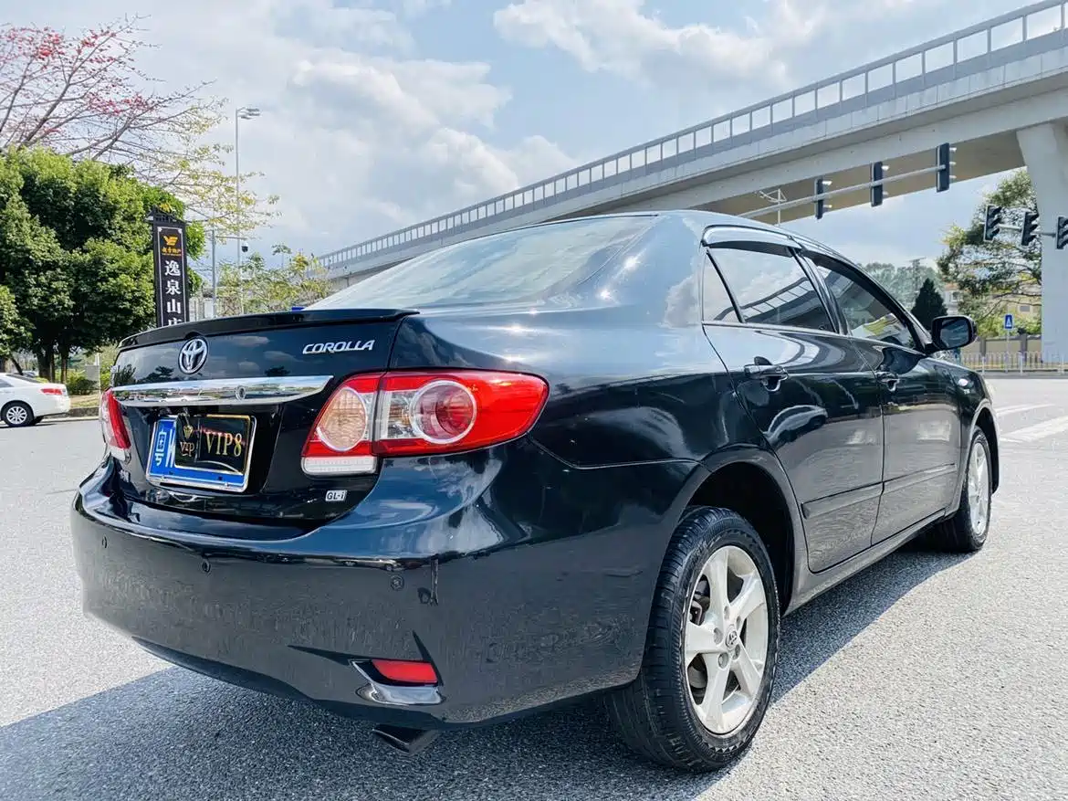 Toyota Corolla 2011 1.8L CVT GL-i фото 5