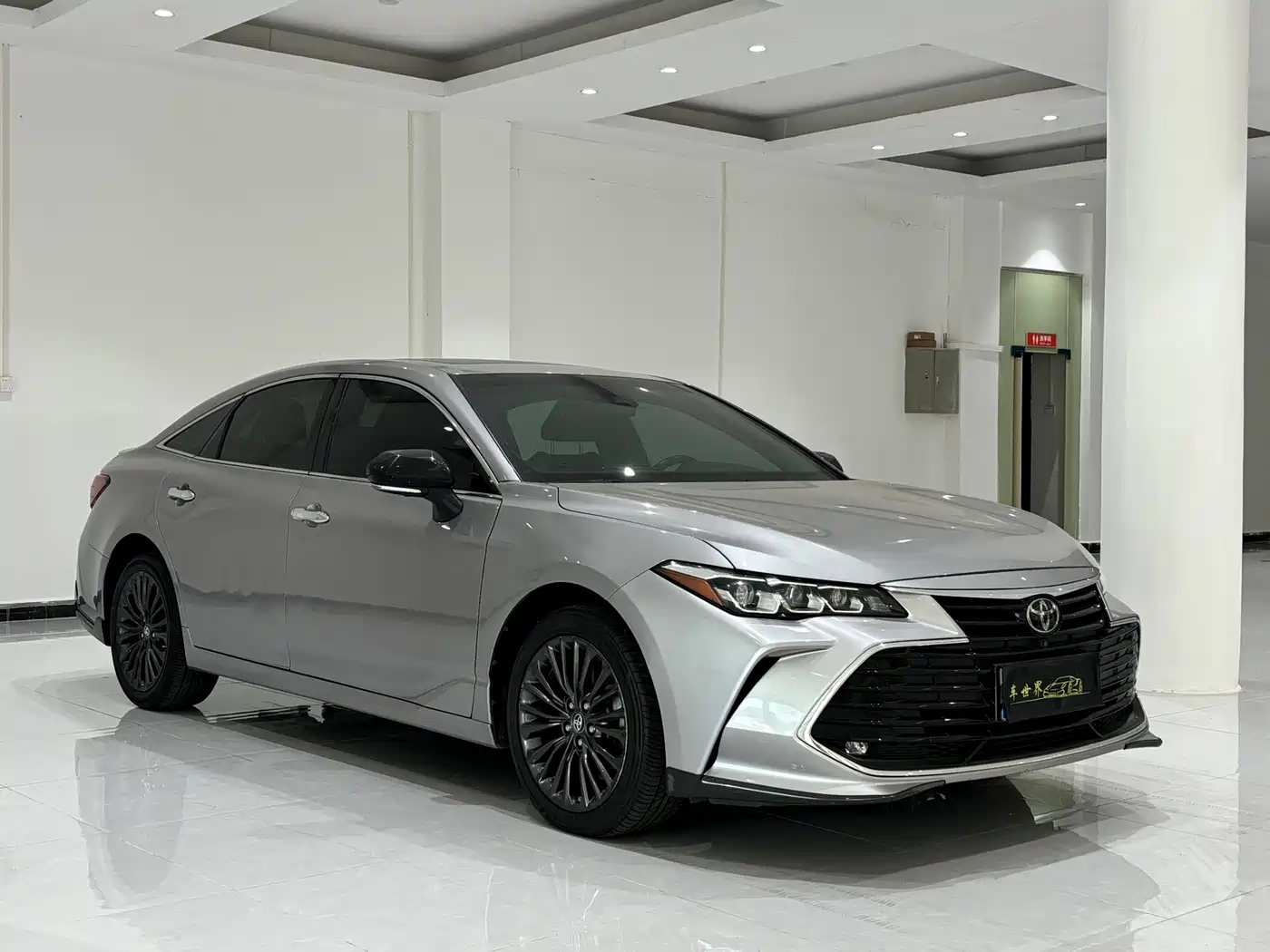 Toyota Avalon 2021 2.5L Touring Noble SPORT Edition фото 3