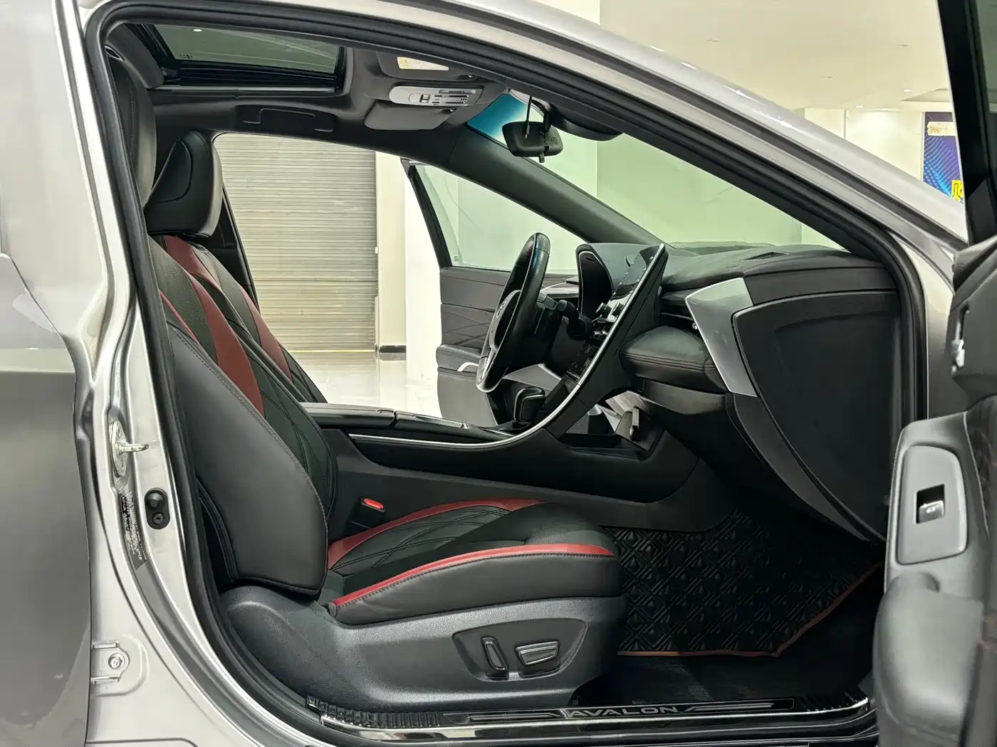 Toyota Avalon 2021 2.5L Touring Noble SPORT Edition фото 10