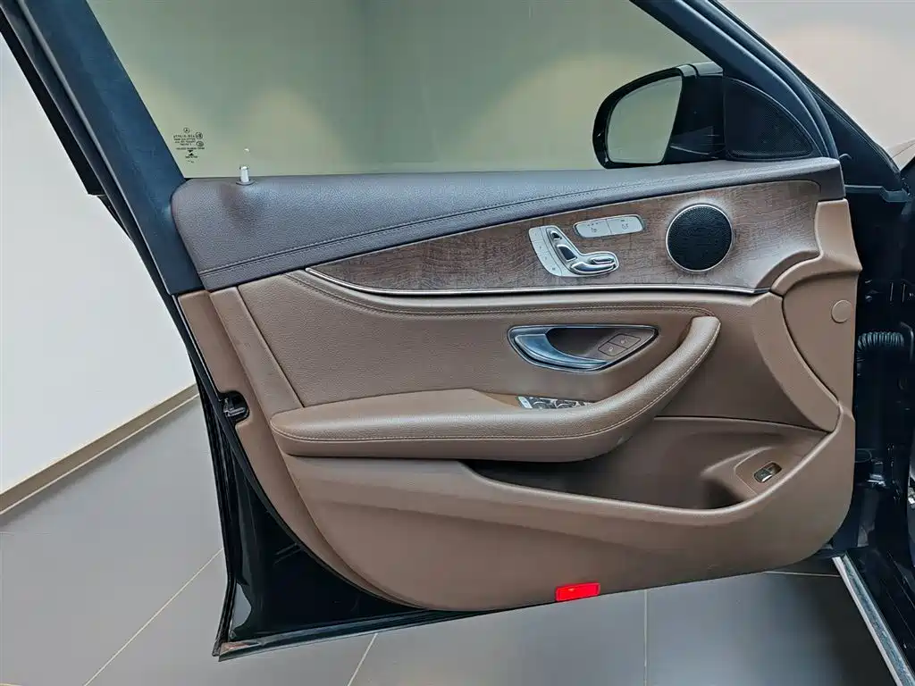 Mercedes-Benz E-Class 2019 E 300 L Fashion фото 16