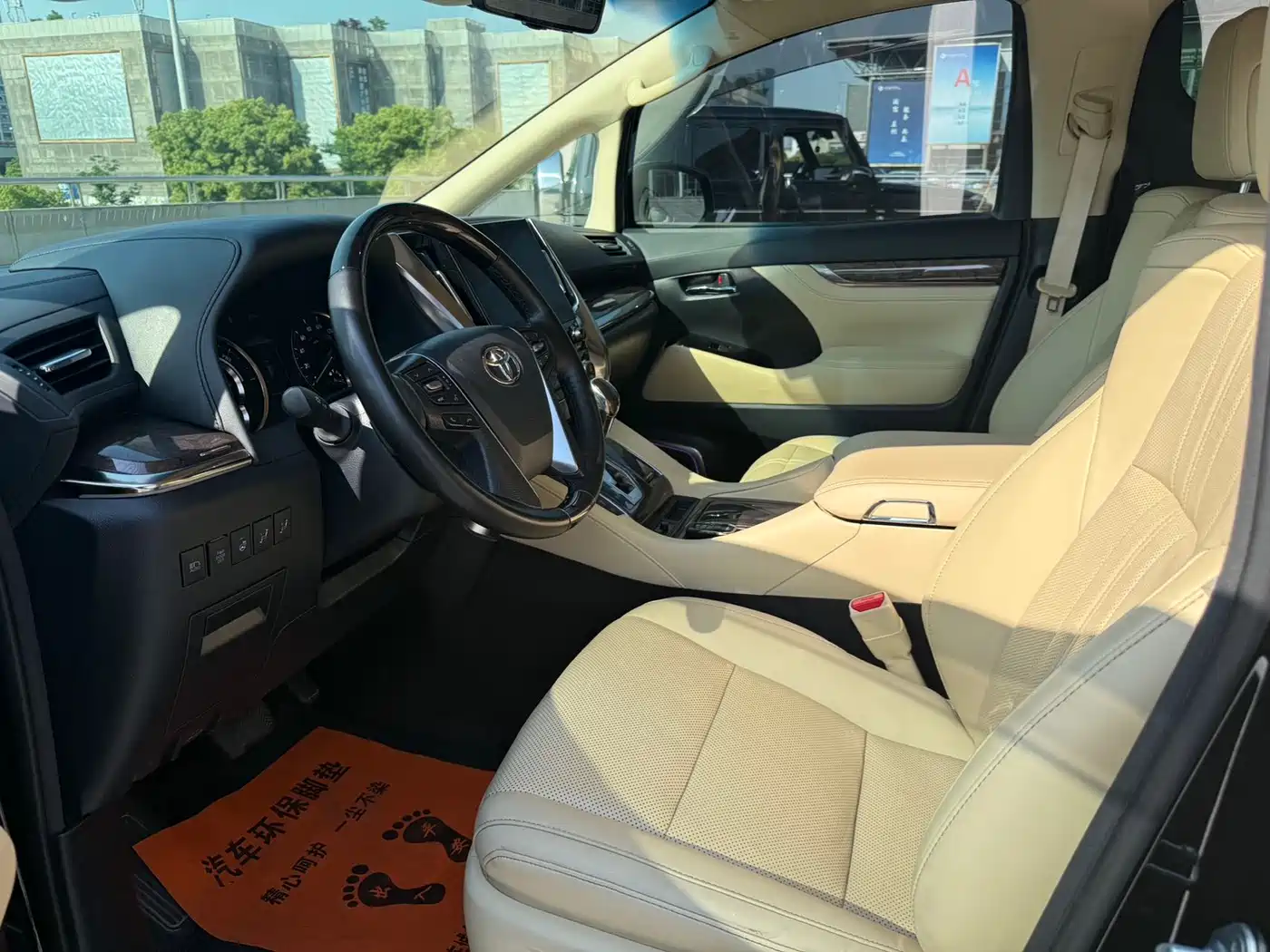 Toyota Vellfire 2021 Crown Hybrid 2.5L HV Premium Edition фото 4