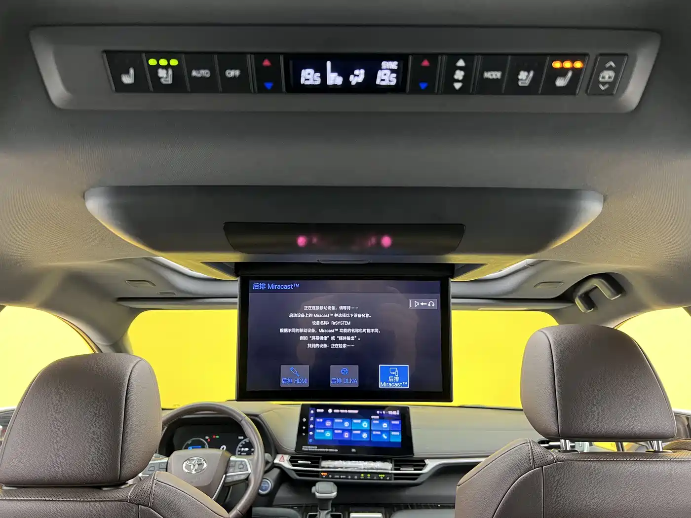 Toyota Sienna 2023 2.5L Hybrid Platinum Edition фото 32